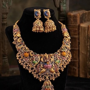 Set di collana antica in oro con motivo Lakshmi e orecchini Jhumka / Gioielli tradizionali da sposa dell'India meridionale