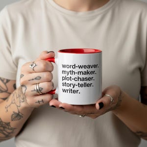 Tasse d'écrivain | Tasse à café minimaliste en noir sur blanc avec décoration livresque pour auteurs et éditeurs