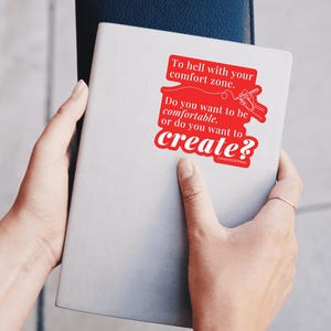 Sticker créatif pour écrivains et artistes | Sticker artistique motivant pour les créateurs | Citation audacieuse sur la zone de confort | Inspiration pour les créatifs