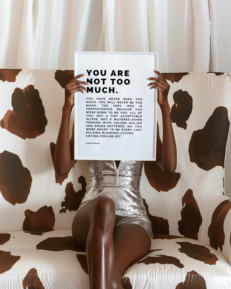 Väggkonsttryck "Du är inte för mycket" | Stärkande minimalistisk typografi och djärv självkärleksdekor | Självförtroendebekräftelse för läkning bild 3