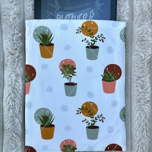 Kindle Paperwhite Sleeve | White Houseplant Design | E-reader Protector | Bookish Accessories