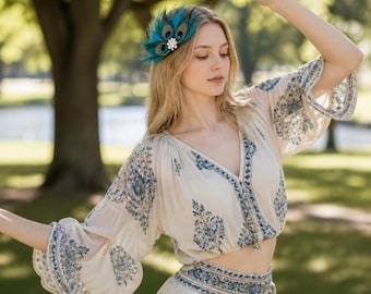 Pinza para el cabello estilo boho con plumas de pavo real: accesorio vintage hecho a mano para mujer, ideal para festivales y bodas.