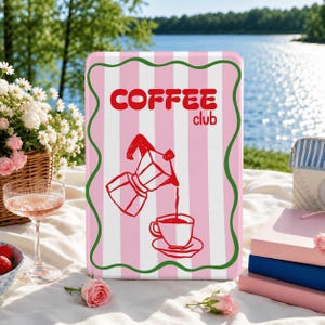 Puede incluir: Un letrero rectangular con rayas verticales rosas y blancas y un borde verde festoneado. El texto COFFEE club está impreso en rojo sobre un dibujo lineal rojo de una cafetera moka vertiendo café en una taza y un plato.