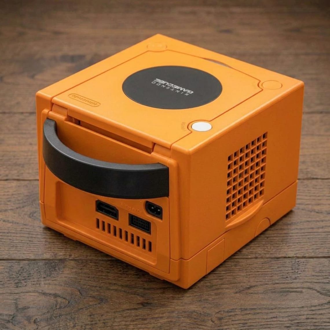 Refurbished GameCube Console Orange Bundle, Tested Retro Gaming System with 2 Clear Controllers, foto 2 di 2