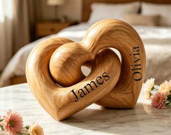 Personalisierte, ineinandergreifende Holzherzen | Gravierte Namen des Paares, Geschenk zum Jahrestag, zur Hochzeit oder zum Valentinstag für Ehefrau/Ehemann, in Geschenkbox