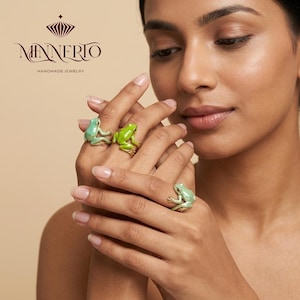 Anillo de rana verde, joyería de rana arborícola, lindo anillo envolvente de animal, accesorio caprichoso de la naturaleza, anillo de sapo estilo cottagecore, regalo para ella, joyería de esmalte única