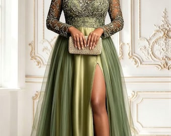 Saliegroene maxi-jurk van tule, elegante avondjurk met lange mouwen van satijn met contrasterende details, formele avondjurk met ronde hals, feestjurk tot op de grond met split