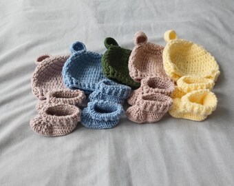 Conjunto personalizado de gorro e sapatinhos de crochê para bebê com estampa de ursinho | roupa para recém-nascido.