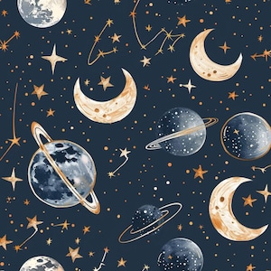 Op de afbeelding: Een donker marineblauw stofpatroon met een hemels ontwerp van gouden halve manen, diverse planeten met ringen en verspreide sterren. De illustratie bevat gedetailleerde texturen op de planetaire oppervlakken en dunne gouden lijnen.