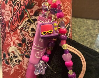 Teenie TV kralen sleutelhanger + E.L.F Grape Squeeze Me lippenbalsem