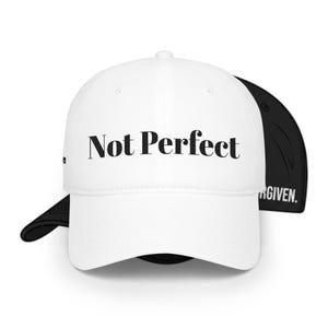 Inte perfekt basebollkeps | Förlåtet budskap, minimalistisk typografi