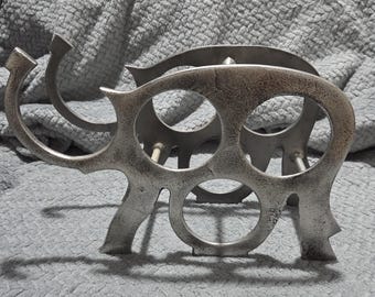 Botellero vintage de aluminio fundido con forma de elefante, estilo brutalista, color plata, con capacidad para 4 botellas, estilo MCM.