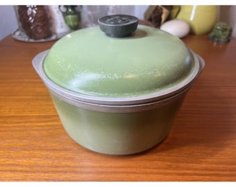 Pentola da forno Club Dutch Oven da 3 litri, colore verde avocado, in alluminio pressofuso pesante, anni '60, stile MCM vintage.