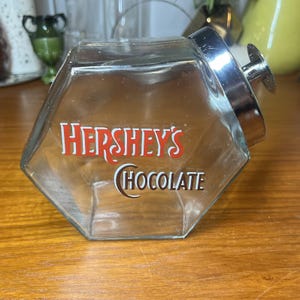 Pote de vidro vintage Hershey's hexagonal para doces e biscoitos com tampa cromada.