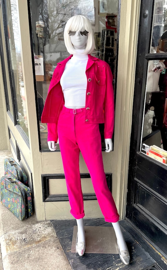 Like a Rhinestone Barbie - 90s hot pink jean jacke