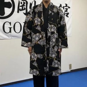 Festival-stijl haori-jas (licht tot middelzwaar) met kintsugi-techniek (goudreparatie).