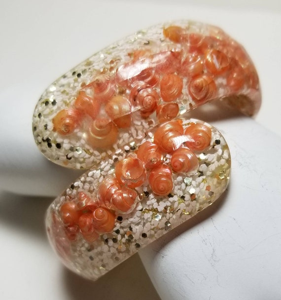 Lucite Seashell Clamper Hinged Bangle Bracelet Tro