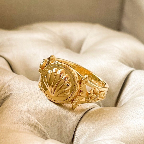 Gold scallop Ring, venus Ring, Gold Shell Ring ,rococo style, cottage core, Renaissance style, Beach Wedding Jewelry, Scallop Shell Jewelry