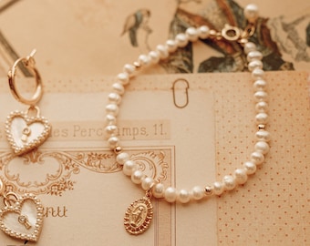 French Madonna Pearl Bracelet: Gold Plated Charm