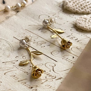 Gold Rose Dangling Earrings, Rococo Style, Marie Antoinette Earrings, Rose Flower Earring, Floral Jewelry, French Vintage Wedding, For Her Bild 5