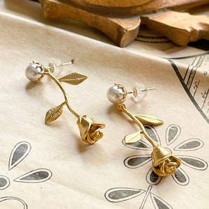 Gold Rose Dangling Earrings, Rococo Style, Marie Antoinette Earrings, Rose Flower Earring, Floral Jewelry, French Vintage Wedding, For Her Bild 2