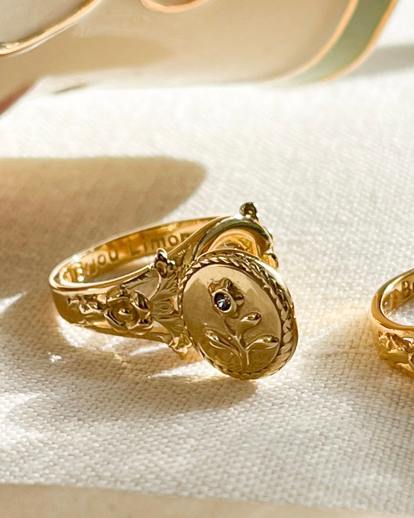 English Gold Locket Ring c1917 | Gold locket, Locket ring, Locket