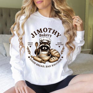 Jimothy Bakery SVG PNG, Retro-Waschbär-Koch-Logo, „Gutes Brot, böser Waschbär“-Shirt, lustiges Bäckergeschenk, Schürzen- und Küchenschild-Design