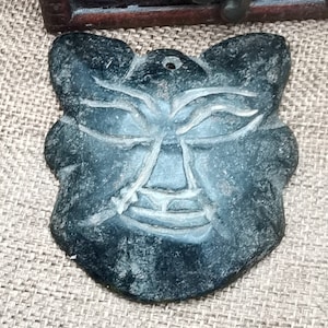 Archaistic Style Design Meteorite Pendentif Sculpté Masque exorciser les mauvais esprits Amulette