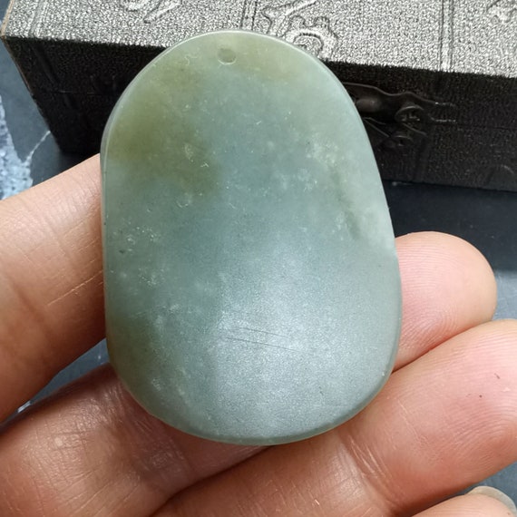 天然ネフライトグレー翡翠ペンダント 手彫り 牛 ネズミ - Etsy 日本