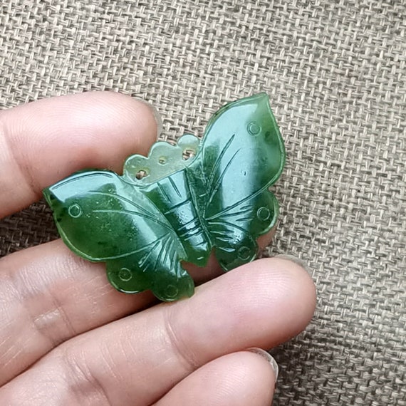 翡翠の昆虫彫刻ペンダント 【公式通販】