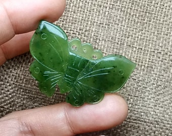 天然ネフライトグリーン翡翠ペンダント彫刻蝶未処理翡翠お守りDIY
