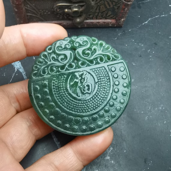 Traditional chinese outlet jade pendant