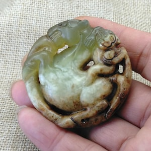 Jade Pendant Carved Monkey riding Horse马上封侯