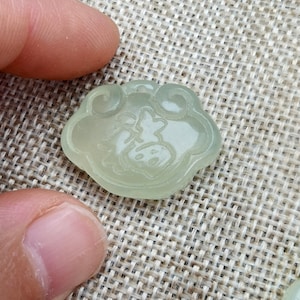 Natural Jade Pendant Carved Longevity Lock Xiuyan Jade Amulet Light Green Jade Pendant 长命百岁