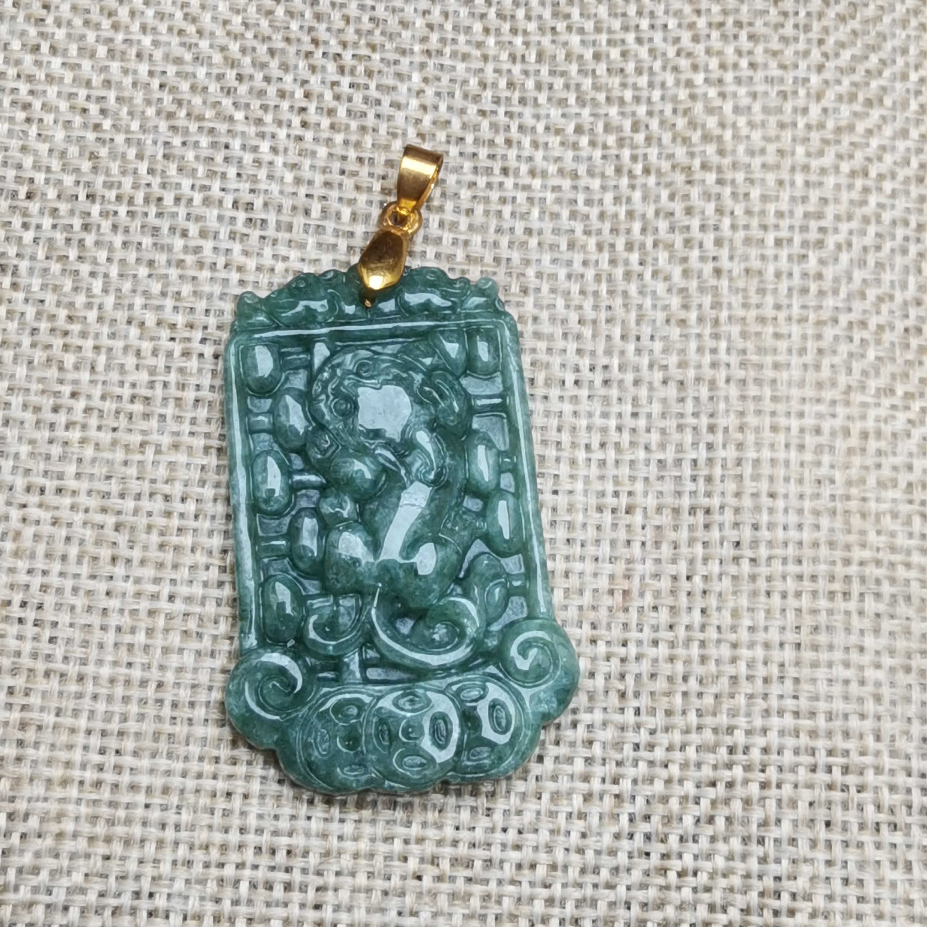 AA翡翠ペンダント貔貅彫刻花古代中国文化の伝統的なデザイン天然ビルマ