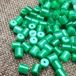 A granel 10 piezas Candy Green Malay Jade Beads Carved Cylinder Beads diy Collar Pulsera y pendientes