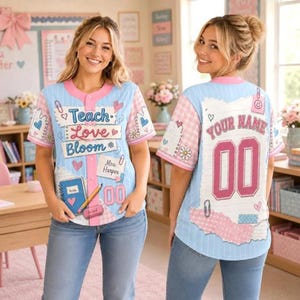 Camiseta de béisbol personalizada para profesores con el lema "Enseña, ama y florece", camisa de patchwork con botones y nombre y número personalizados, regalo para profesores.
