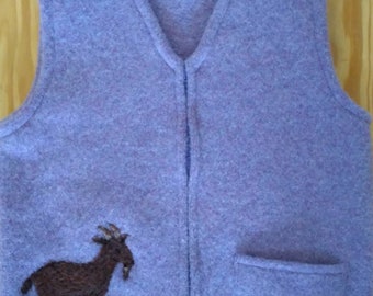 Gilet Enfant Feutré Pervenche, taille 10-12 (8-10 ans), avec Motif Bouc Doux Feutré à l'Aiguille et poche utile.