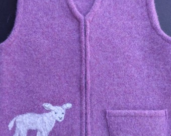 Gilet pour enfant feutré Pink Aster, taille 10-12 (8-10 ans), avec motif Sweet Lamb feutré à l'aiguille et poche utile.