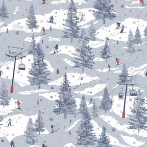 Puede incluir: Un patrón de tela gris claro que muestra una escena de estación de esquí invernal con abetos azul oscuro, colinas blancas nevadas, esquiadores rojos y azules en movimiento y telesillas negros, acentuado con pequeños copos de nieve rojos.
