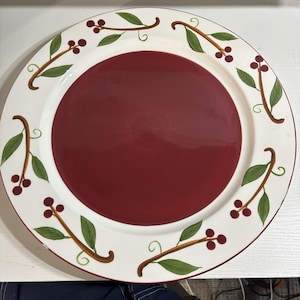 Basis Holiday Large 16" Chop Platter Round Serving Plate Red Center Berry Leaves