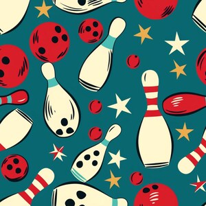 Peut inclure: Un motif répétitif composé de boules de bowling rouges avec des trous noirs, de quilles blanches à rayures rouges ou bleues, et d'étoiles dorées et blanches sur un fond bleu sarcelle foncé, le tout souligné par des contours noirs.