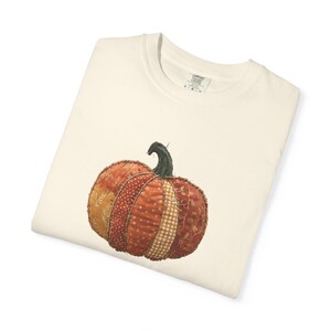 Comfort Colors® Faux Patchwork Kürbis-Shirt, Mama-Shirt, Herbst-Shirt, Trendiges T-Shirt für Damen, Geschenk für sie, Cooles Mama-Trend-T-Shirt