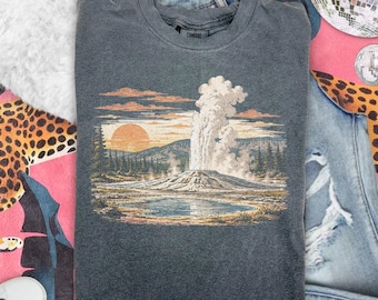 Camiseta con estampado de paisaje de géiseres vintage, camiseta de aventura en la naturaleza del Parque Nacional, top de viaje panorámico al aire libre, regalo de Comfort Colors®