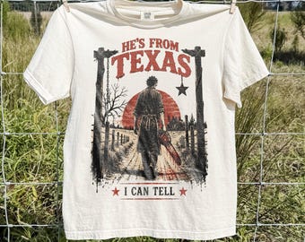 Camiseta Comfort Colors® "Es de Texas, se nota", Sudadera de terror sangrienta de Halloween, Regalo de temporada espeluznante de Comfort Colors®