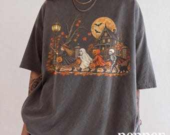 Camiseta Comfort Colors de Halloween para pedir dulces, sudadera infantil de bruja para la temporada espeluznante, linda camiseta escolar de Halloween, regalo de otoño