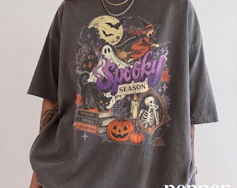 Camiseta Comfort Colors® con diseño de collage de la temporada de Halloween, camiseta con estampado de bruja y fantasma, sudadera con retrato de esqueleto, camiseta de regalo de Halloween.