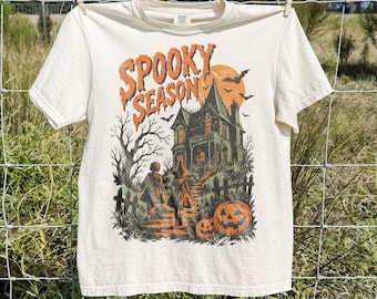 Camiseta Comfort Colors® de la temporada de Halloween con diseño de casa embrujada, camiseta gráfica infantil de truco o trato, sudadera vintage de calabaza de regalo.