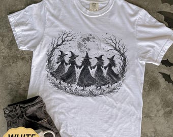 Halloween-Shirt „Coven Under Moonlight“, Grafik-T-Shirt mit tanzenden Hexen, Sweatshirt mit gotischer Folklore, Comfort Colors® Herbstgeschenk