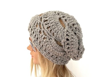 Chapeau slouch gris dentelle coquillages Womens main crochet tricot surdimensionné slouchy bonnet snood chapeau hippie boho tam adolescents designer unique irlandais